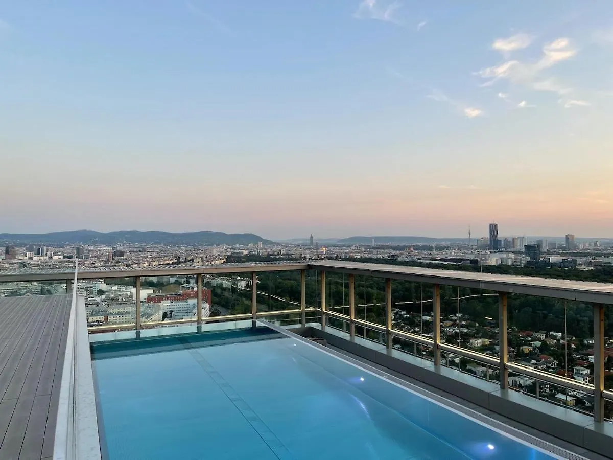 TrIIIple Level 20 - Sonnenwohnen Apartment mit Parkplatz und fantastischem Ausblick Wien 0*,  Österreich