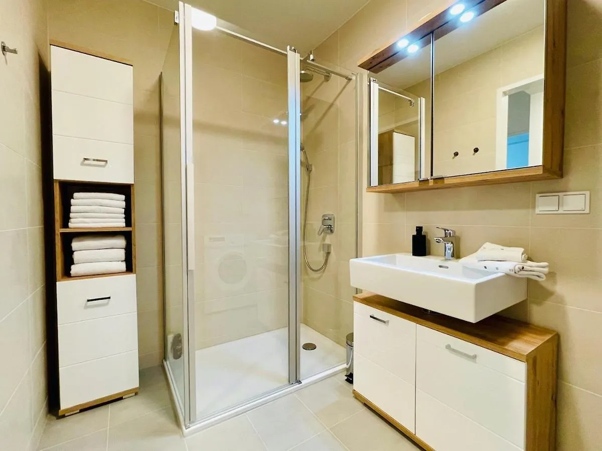 TrIIIple Level 20 - Sonnenwohnen Apartment mit Parkplatz und fantastischem Ausblick Wien