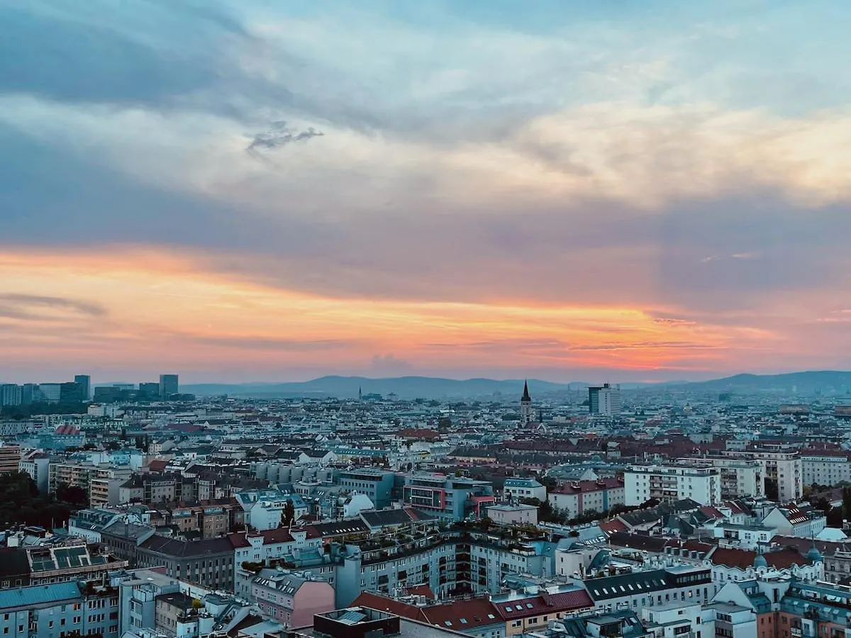 TrIIIple Level 20 - Sonnenwohnen Apartment mit Parkplatz und fantastischem Ausblick Wien 0*,  Österreich