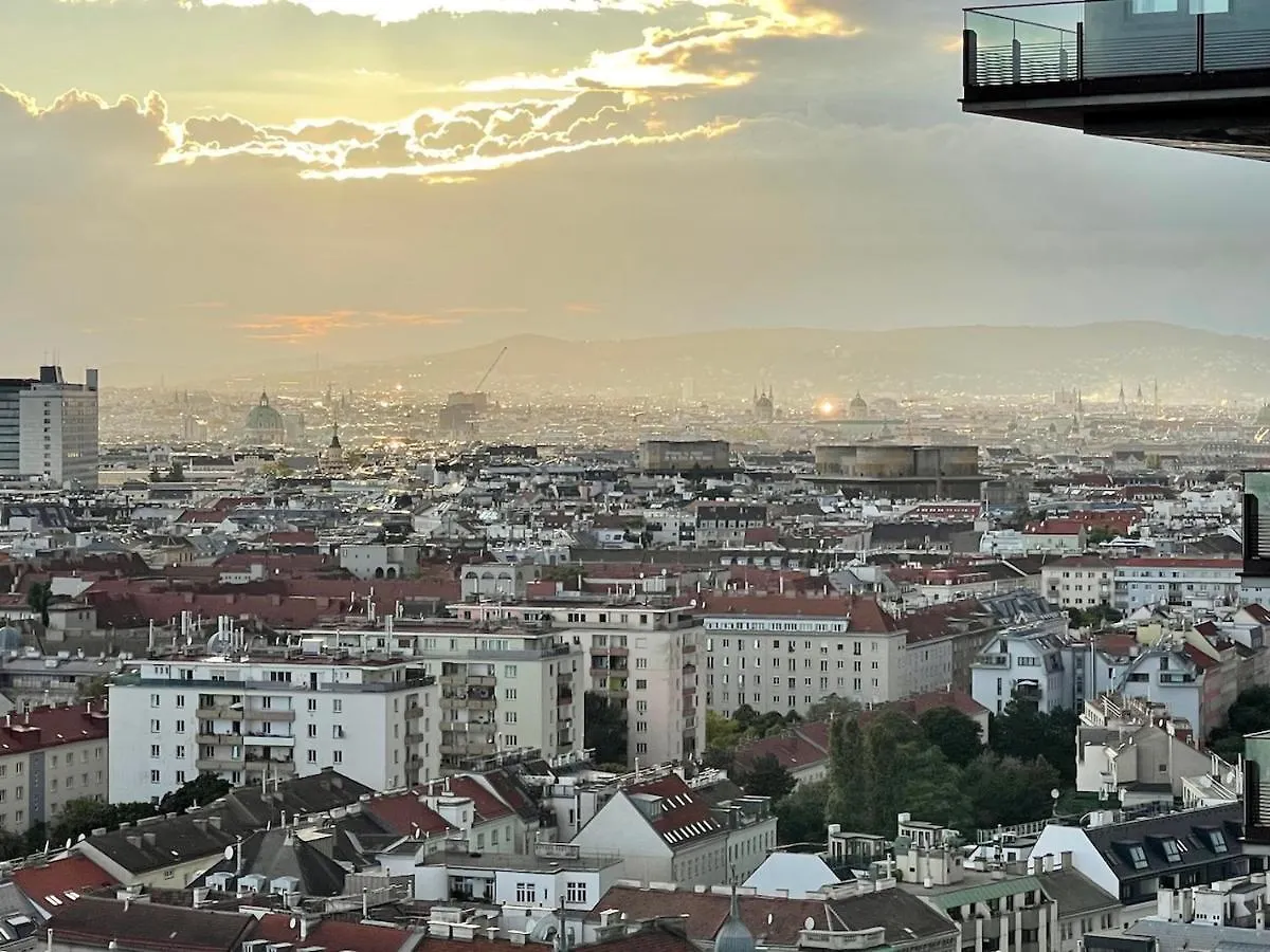 TrIIIple Level 20 - Sonnenwohnen Apartment mit Parkplatz und fantastischem Ausblick Wien