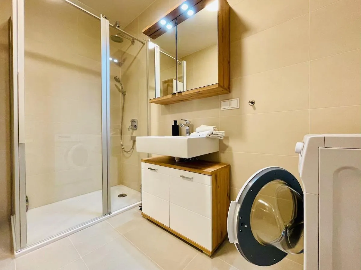 TrIIIple Level 20 - Sonnenwohnen Apartment mit Parkplatz und fantastischem Ausblick Wien