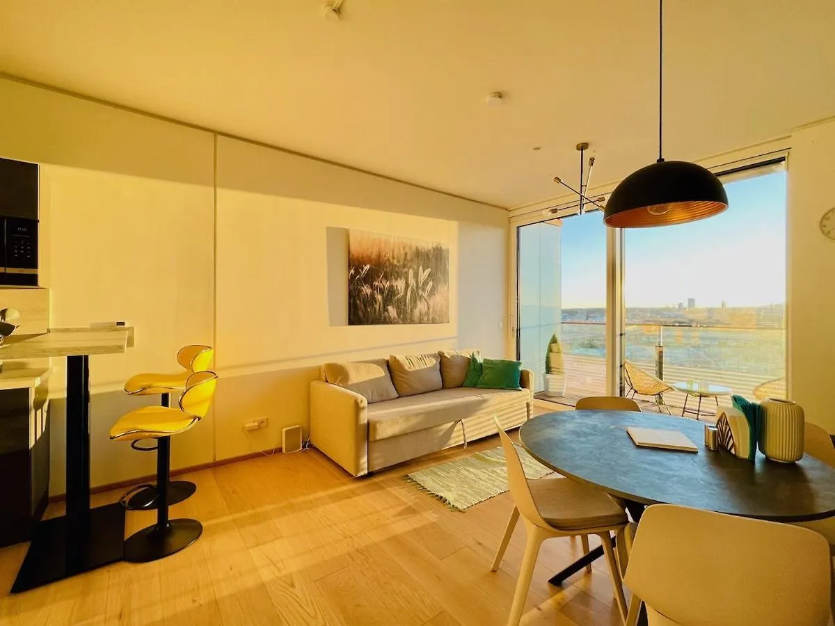 TrIIIple Level 20 - Sonnenwohnen Apartment mit Parkplatz und fantastischem Ausblick Wien 0*,  Österreich